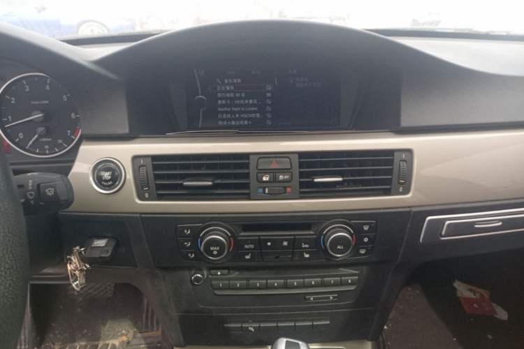 Used BMW 3 Series 2010 320i Luxury Model Audio And AC Panel