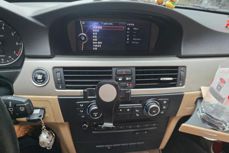 Used BMW 3 Series 2010 320i Luxury Model Audio And AC Panel