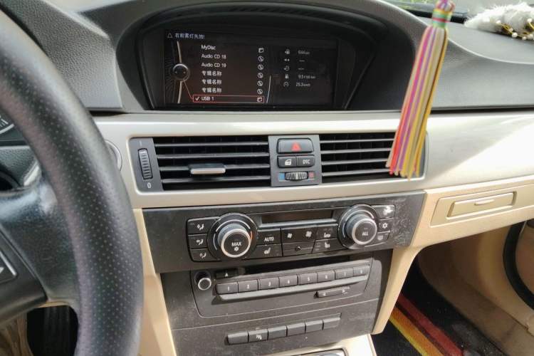 Used BMW 3 Series 2010 320i Luxury Model Audio And AC Panel