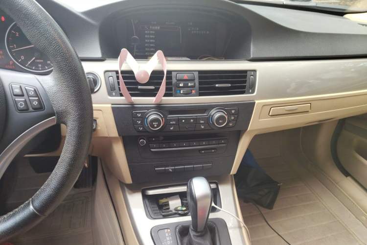 Used BMW 3 Series 2010 320i Luxury Model Audio And AC Panel