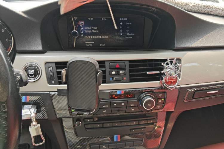 Used BMW 3 Series 2010 320i Luxury Model Audio And AC Panel