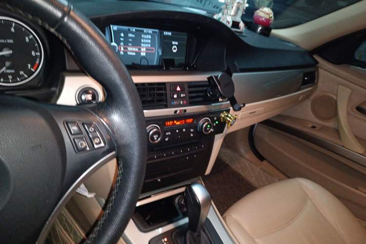 Used BMW 3 Series 2010 320i Luxury Model Audio And AC Panel