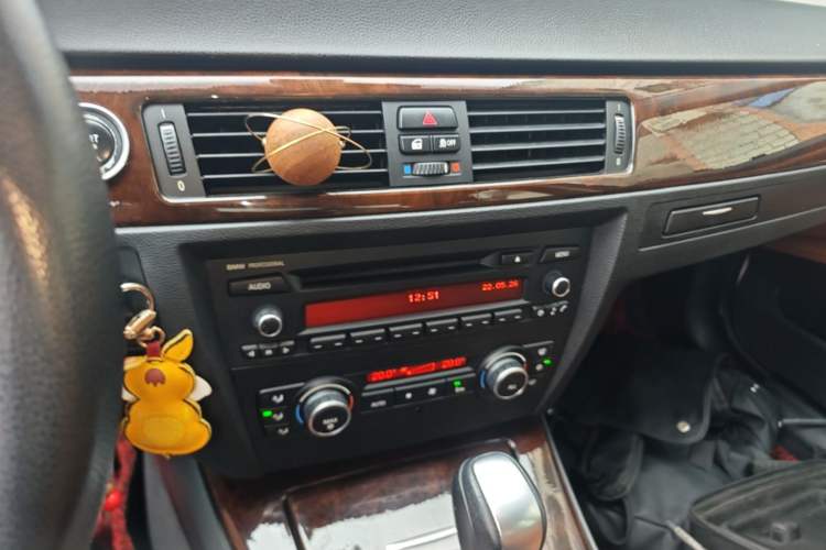 Used BMW 3 Series 2010 320i Sport Edition Audio And AC Panel