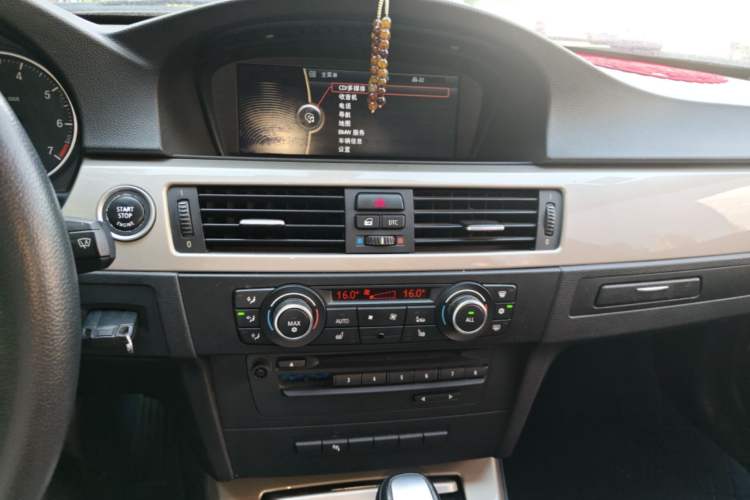 Used BMW 3 Series 2010 320i Luxury Model Audio And AC Panel