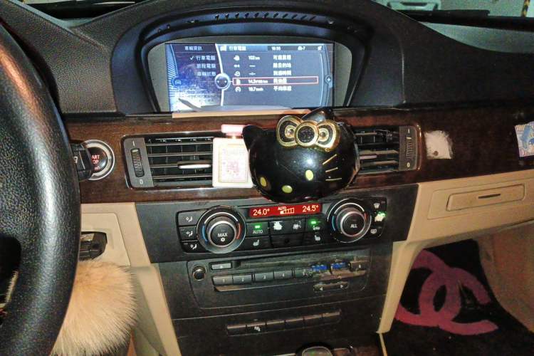 Used BMW 3 Series 2010 325i Luxury Model Audio And AC Panel