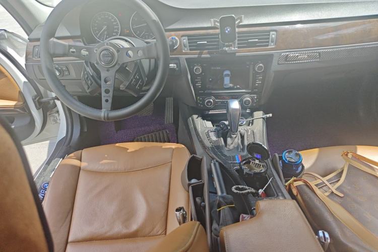 Used BMW 3 Series 2010 320i Sport Edition Center Console