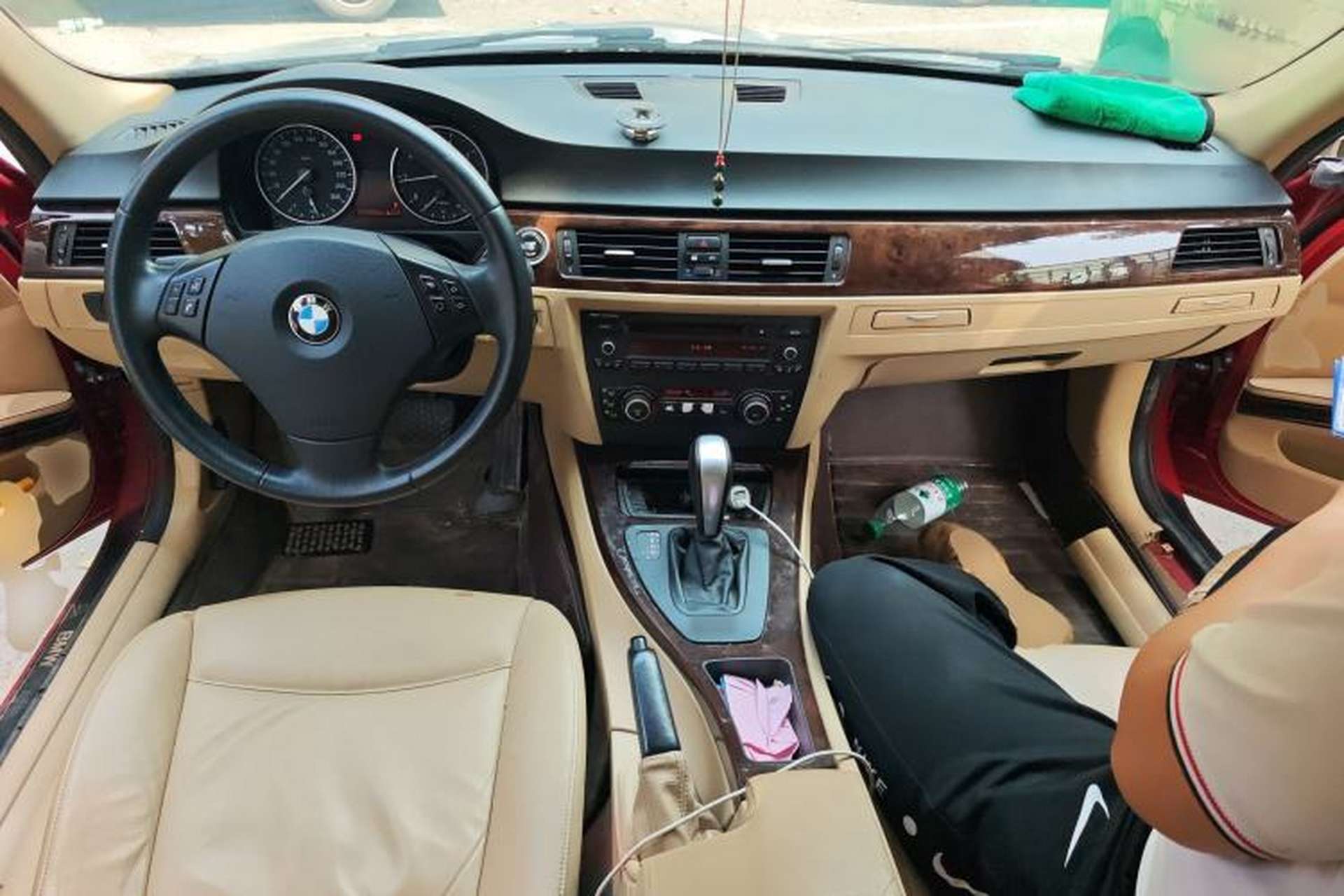 Used BMW 3 Series 2010 320i Sport Edition Center Console