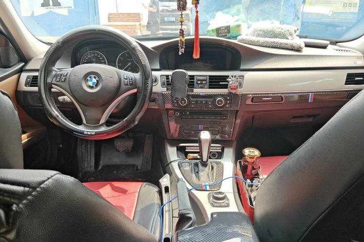 Used BMW 3 Series 2010 320i Luxury Model Center Console