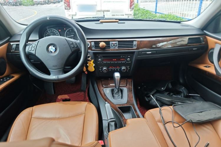 Used BMW 3 Series 2010 320i Sport Edition Center Console