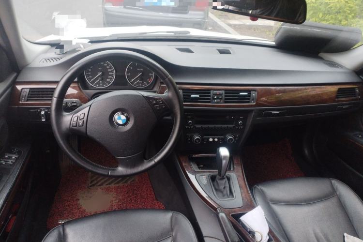 Used BMW 3 Series 2010 320i Sport Edition Center Console