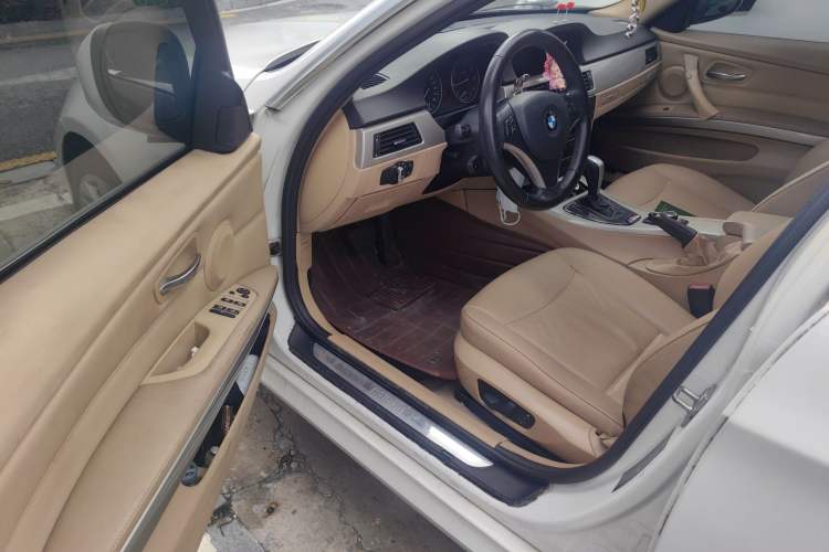 Used BMW 3 Series 2010 320i Sport Edition Driver Seat