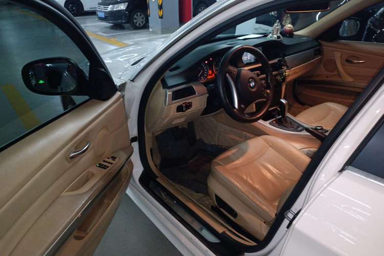 Used BMW 3 Series 2010 320i Luxury Model Driver Seat