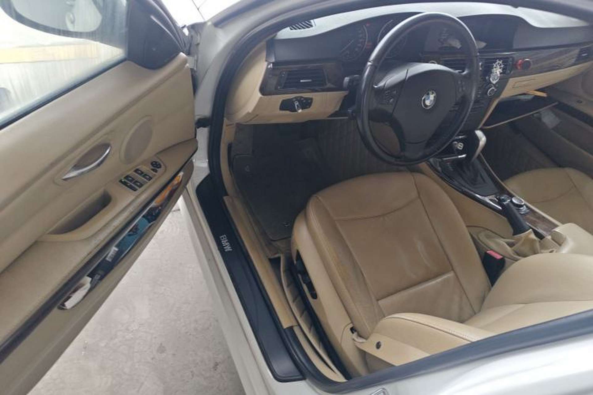 Used BMW 3 Series 2010 320i Luxury Model Driver Seat