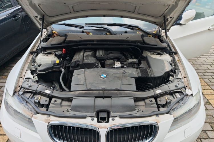 Used BMW 3 Series 2010 320i Luxury Edition Engine Bay