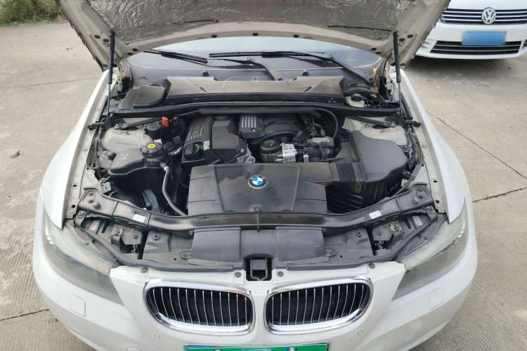 Used BMW 3 Series 2010 320i Luxury Model Engine Bay