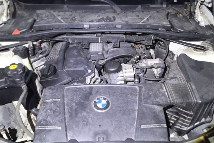 Used BMW 3 Series 2010 320i Luxury Model Engine Bay