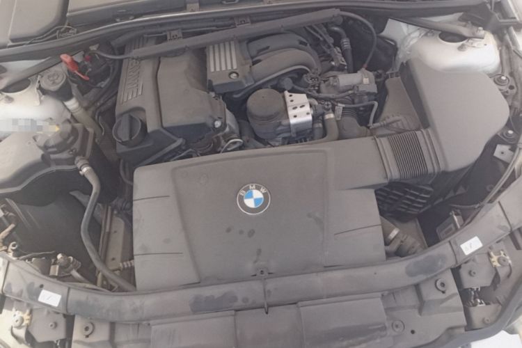 Used BMW 3 Series 2010 320i Luxury Model Engine Bay