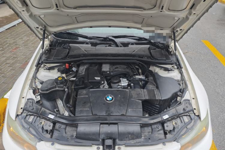 Used BMW 3 Series 2010 320i Luxury Model Engine Bay