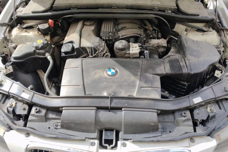 Used BMW 3 Series 2010 320i Luxury Model Engine Bay