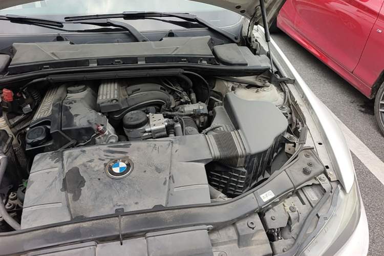 Used BMW 3 Series 2010 320i Luxury Model Engine Bay Left