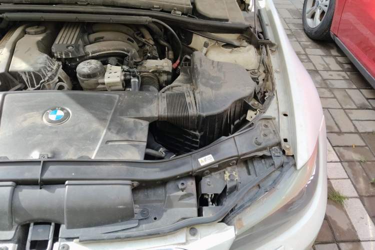Used BMW 3 Series 2010 320i Luxury Model Engine Bay Left