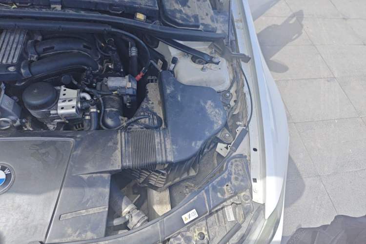 Used BMW 3 Series 2010 320i Sport Edition Engine Bay Left