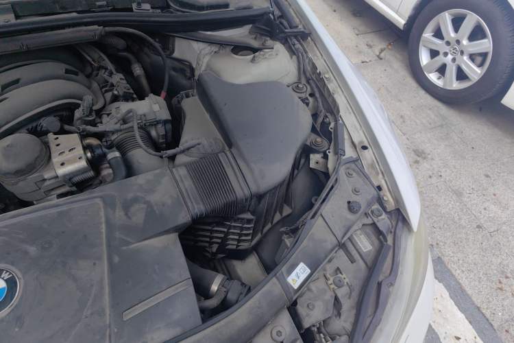 Used BMW 3 Series 2010 320i Sport Edition Engine Bay Left