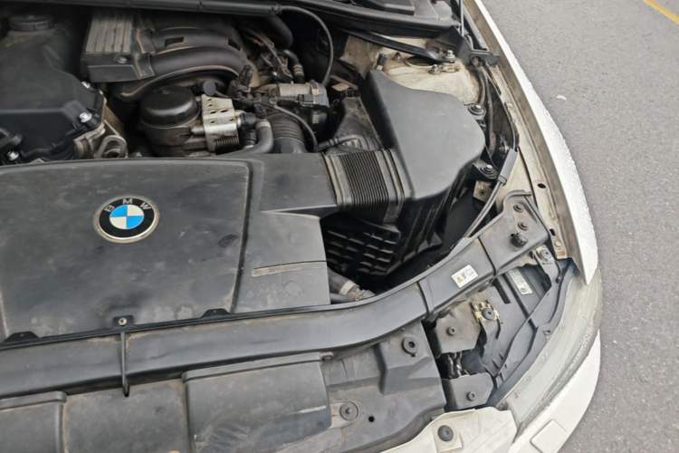 Used BMW 3 Series 2010 320i Sport Edition Engine Bay Left