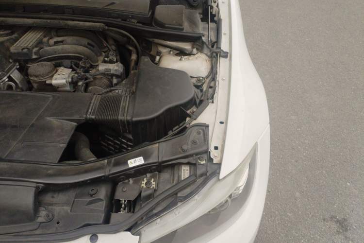Used BMW 3 Series 2010 320i Sport Edition Engine Bay Left