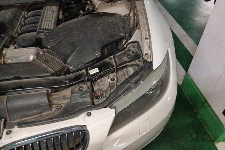 Used BMW 3 Series 2010 325i Luxury Model Engine Bay Left