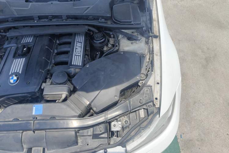 Used BMW 3 Series 2010 325i Luxury Model Engine Bay Left