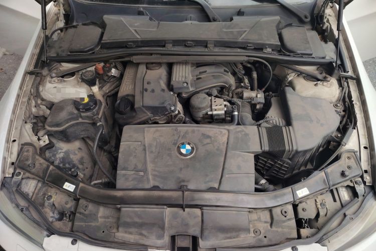 Used BMW 3 Series 2010 320i Luxury Model Engine Bay