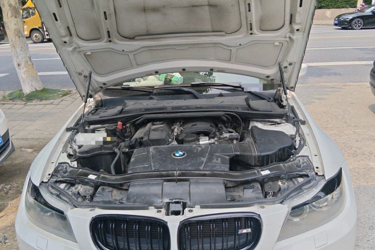 Used BMW 3 Series 2010 320i Luxury Model Engine Bay