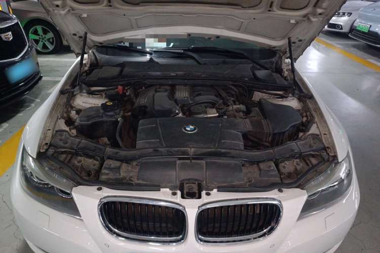 Used BMW 3 Series 2010 320i Luxury Model Engine Bay