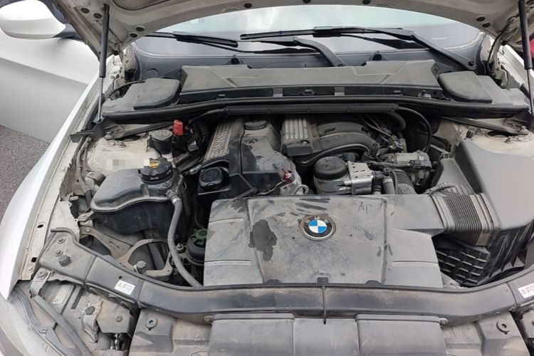 Used BMW 3 Series 2010 320i Luxury Model Engine Bay Right