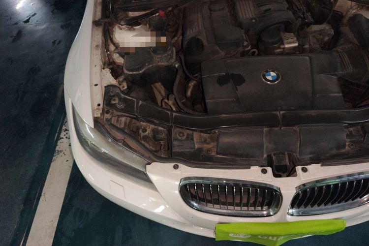 Used BMW 3 Series 2010 320i Luxury Model Engine Bay Right