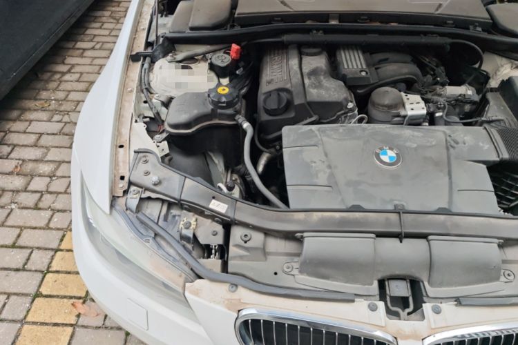 Used BMW 3 Series 2010 320i Luxury Edition Engine Bay Right
