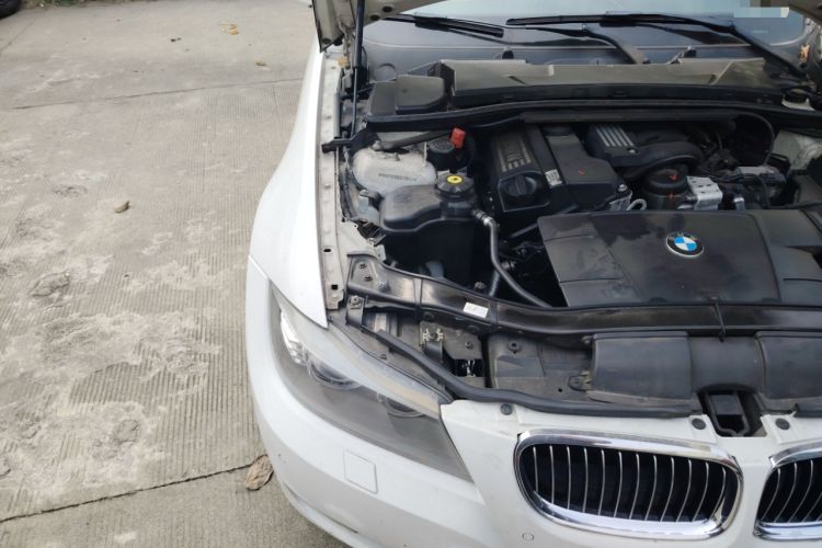 Used BMW 3 Series 2010 320i Luxury Model Engine Bay Right