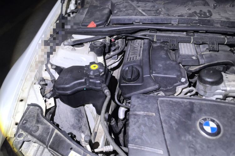 Used BMW 3 Series 2010 320i Luxury Model Engine Bay Right