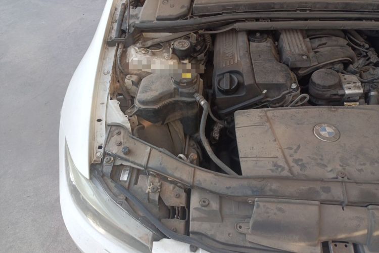 Used BMW 3 Series 2010 320i Luxury Edition Engine Bay Right
