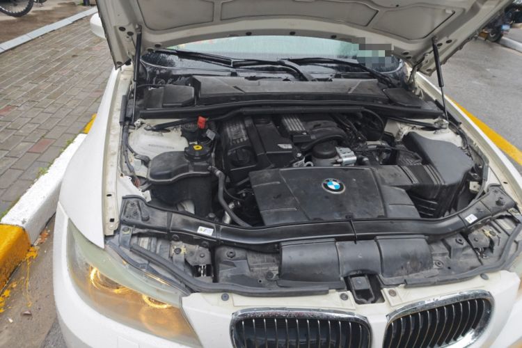 Used BMW 3 Series 2010 320i Luxury Model Engine Bay Right