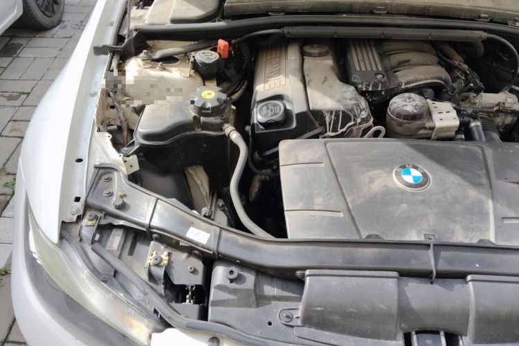 Used BMW 3 Series 2010 320i Luxury Model Engine Bay Right