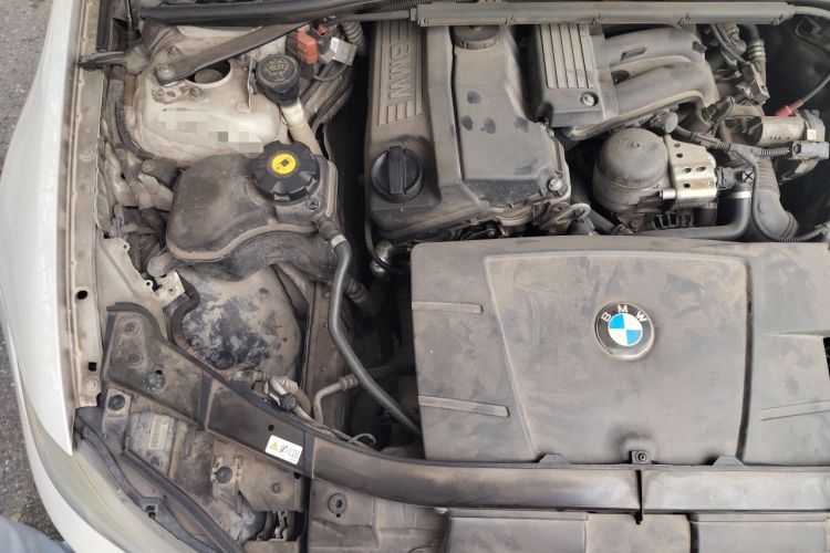 Used BMW 3 Series 2010 320i Luxury Model Engine Bay Right