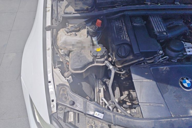 Used BMW 3 Series 2010 320i Sport Edition Engine Bay Right