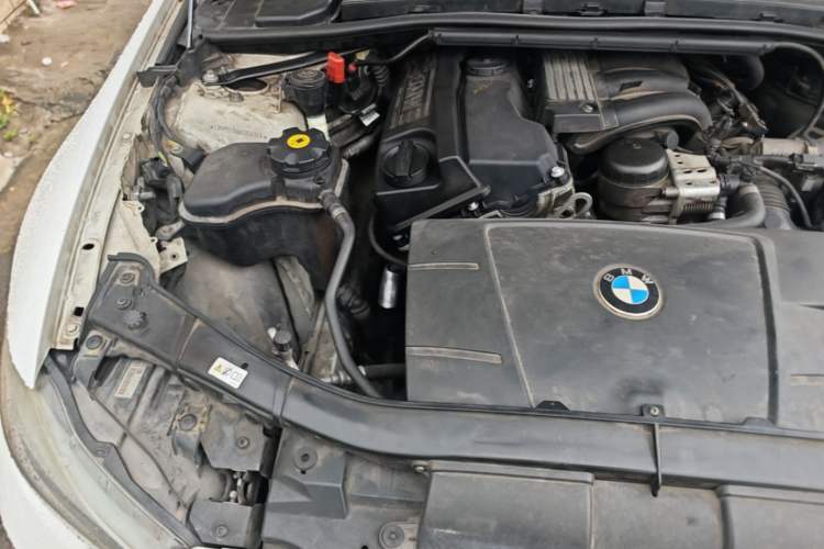 Used BMW 3 Series 2010 320i Sport Edition Engine Bay Right