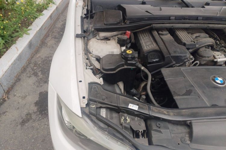 Used BMW 3 Series 2010 320i Sport Edition Engine Bay Right