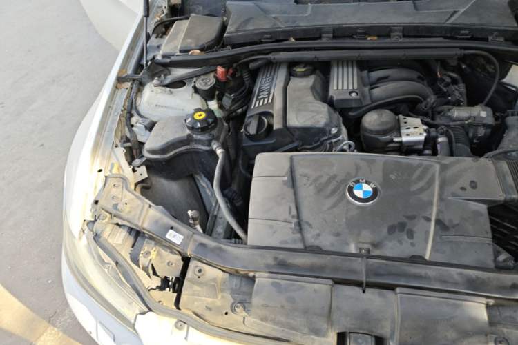 Used BMW 3 Series 2010 320i Luxury Model Engine Bay Right