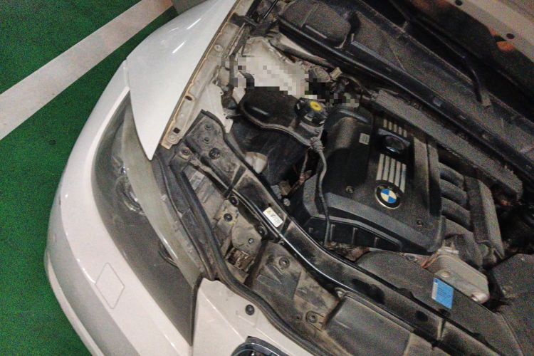 Used BMW 3 Series 2010 325i Luxury Model Engine Bay Right