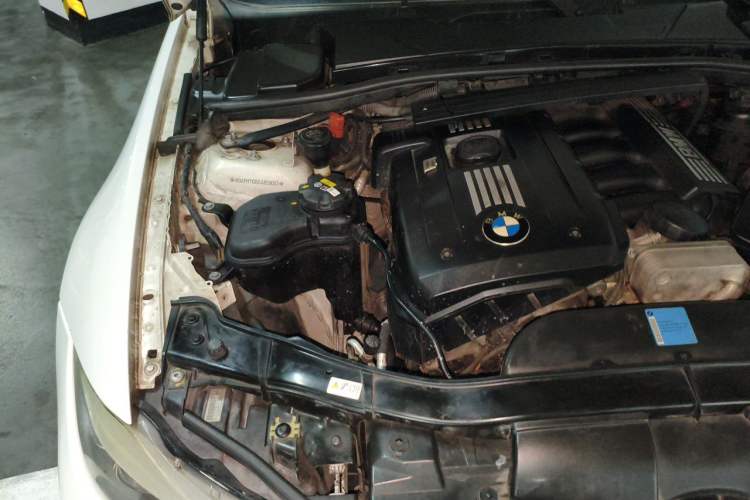 Used BMW 3 Series 2010 325i Luxury Model Engine Bay Right