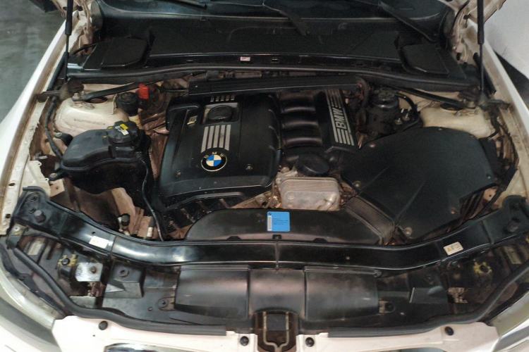 Used BMW 3 Series 2010 325i Luxury Model Engine Bay